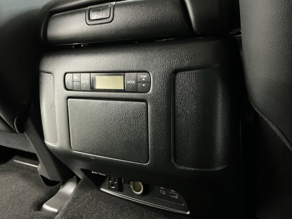 Used 2024 Nissan Armada SL w/ Captain's Chairs Package image 26