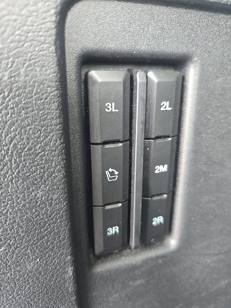 Used 2024 Ford Expedition Max XLT image 12
