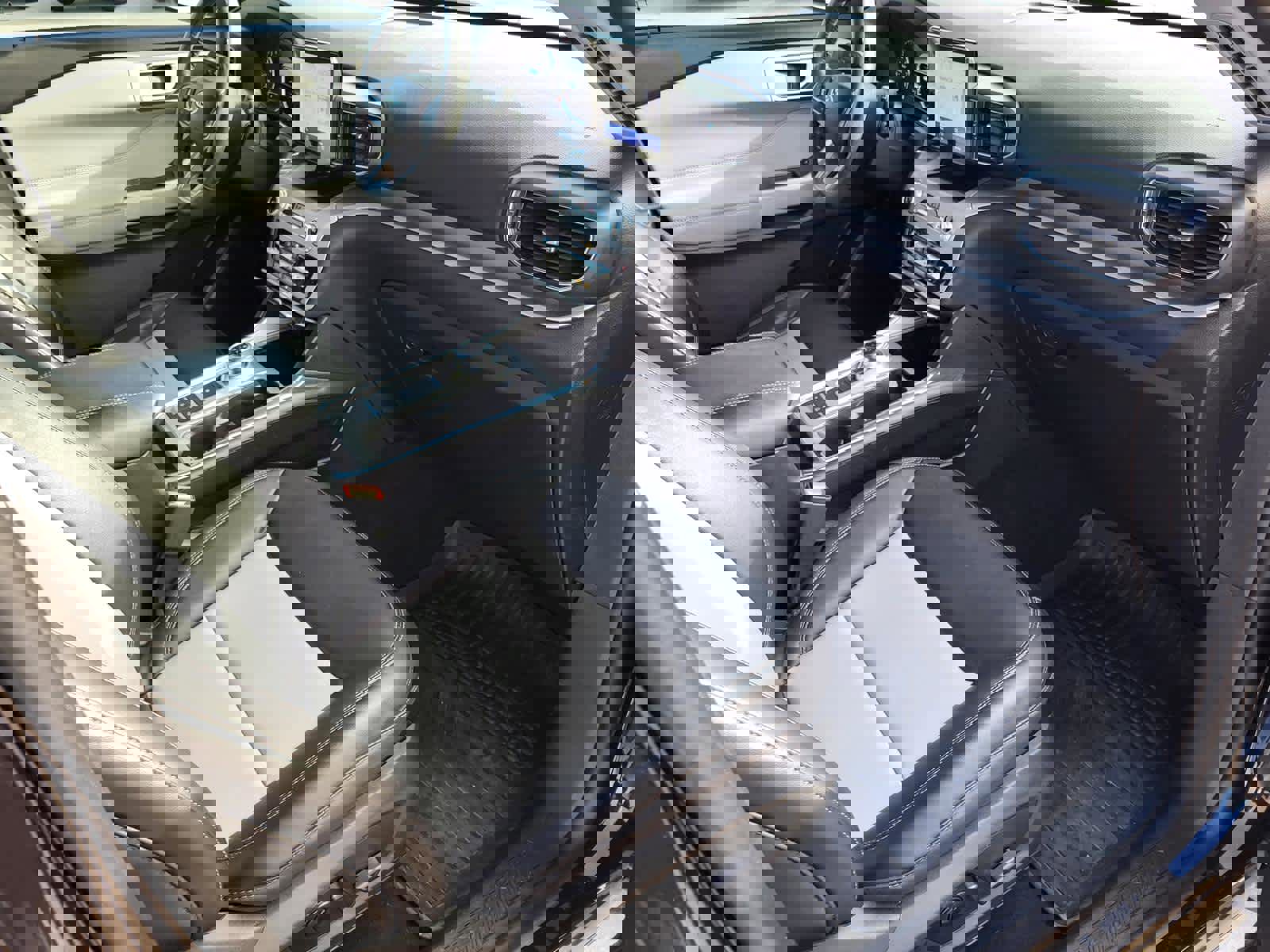 Used 2023 Ford Explorer XLT w/ Equipment Group 202A image 9