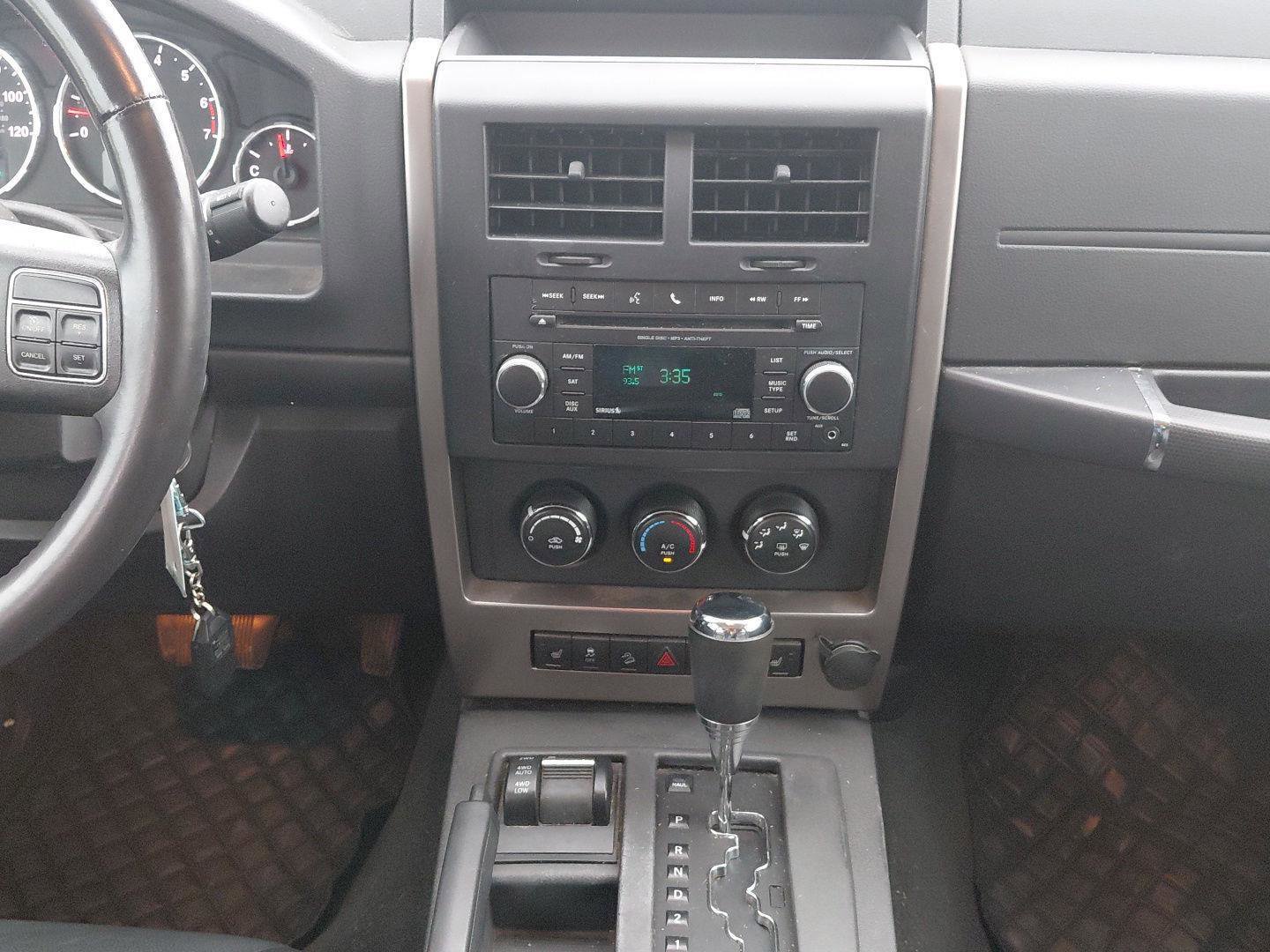 Used 2012 Jeep Liberty Sport AWD/4WD image 36