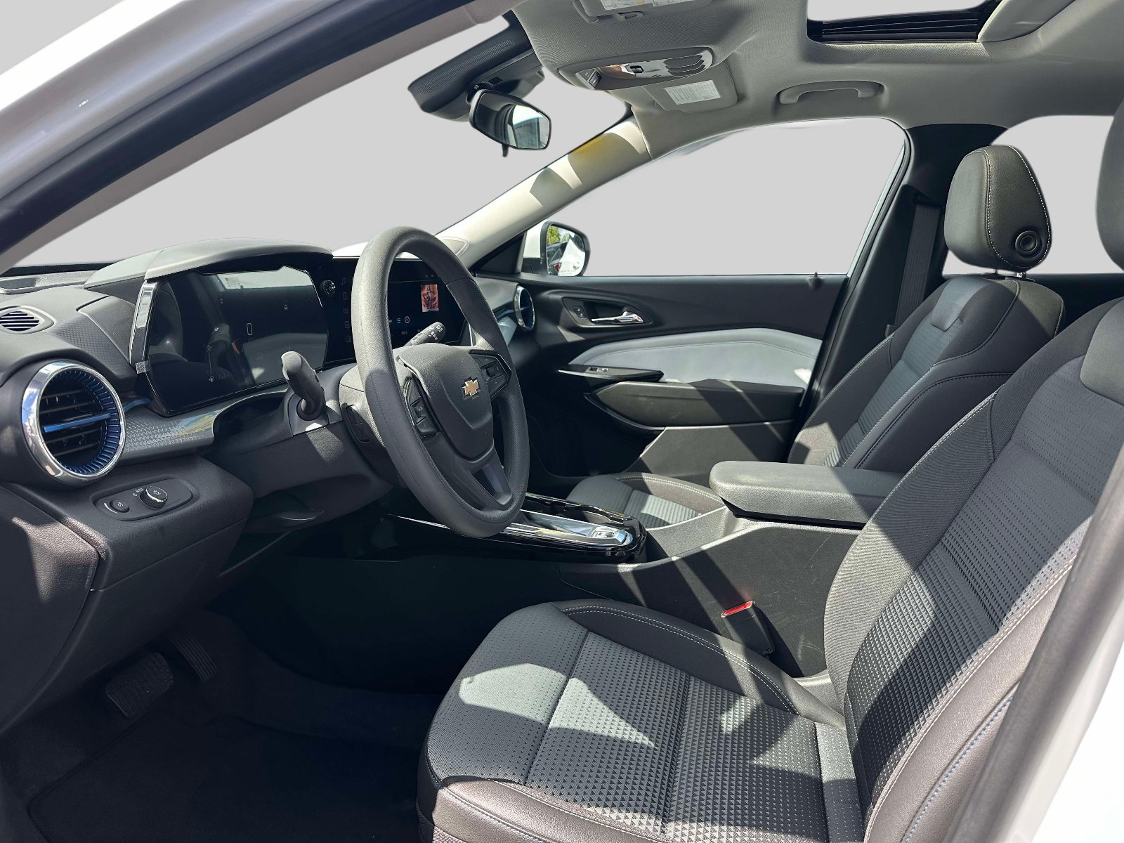 Used 2026 Chevrolet Trax LT w/ Sunroof Package FWD image 15