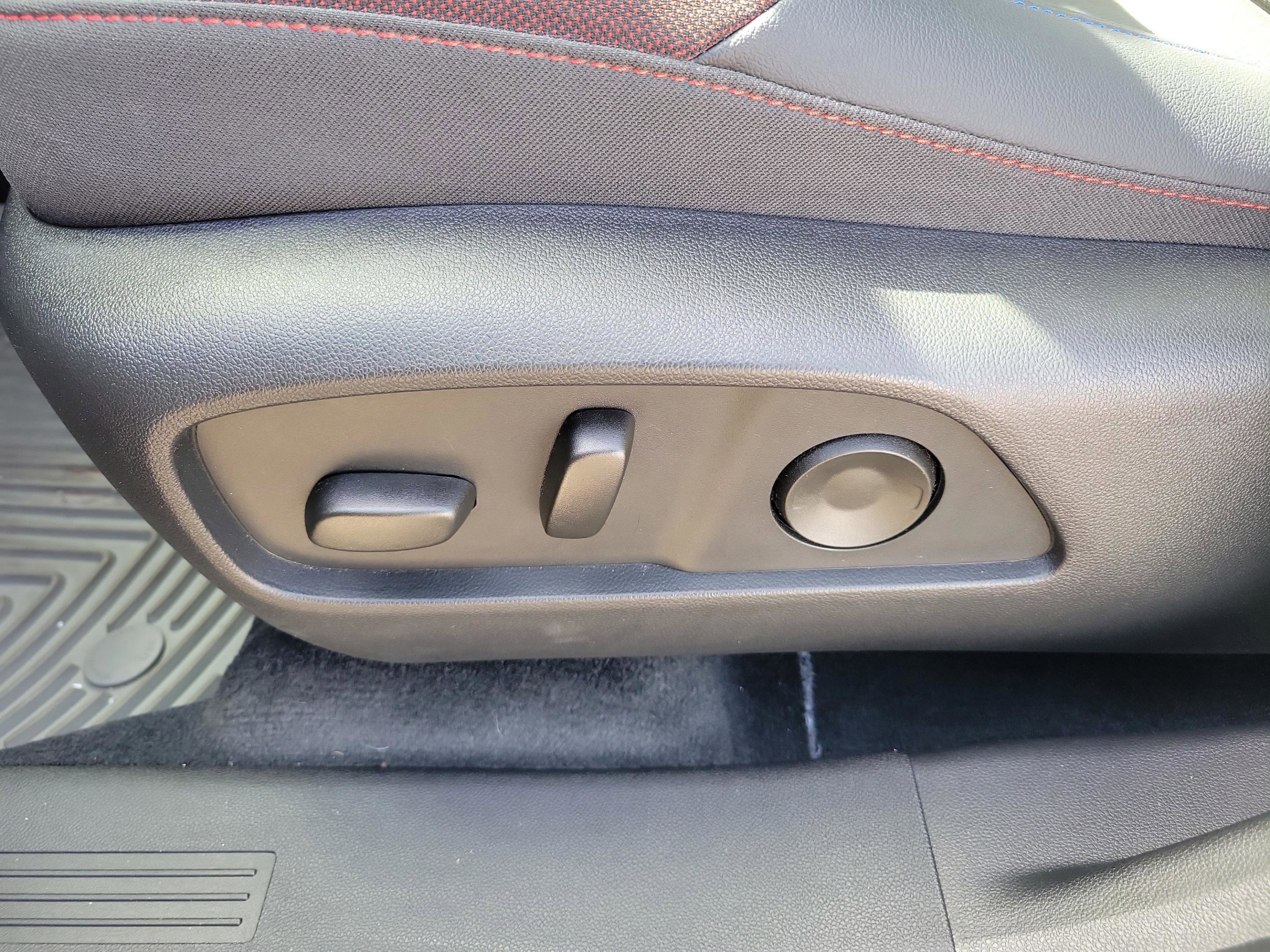 Used 2025 Chevrolet Equinox RS w/ Safety and Technology Package image 28