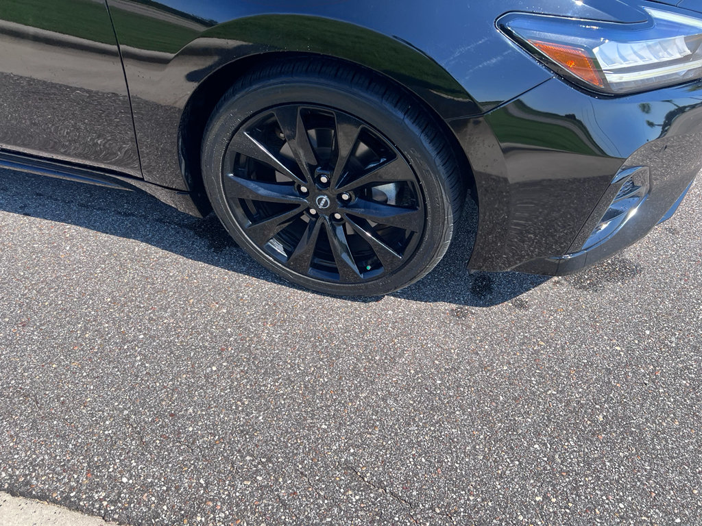 Used 2023 Nissan Maxima SR w/ Sport Mat Group FWD image 2