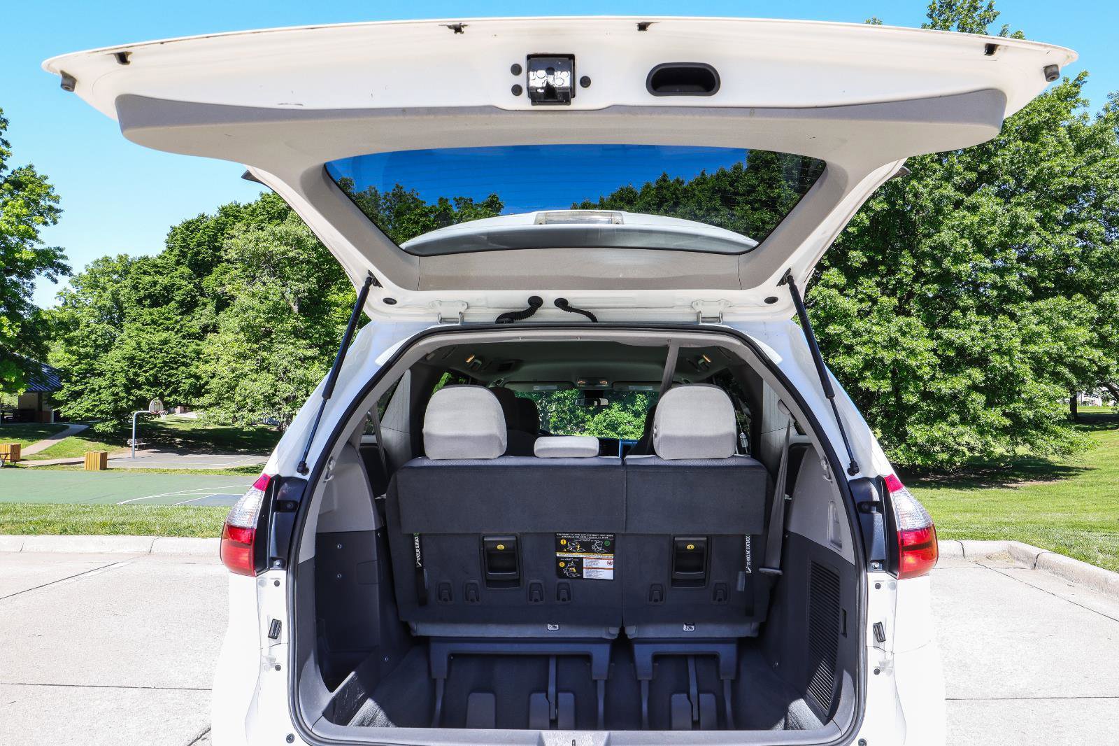 Used 2019 Toyota Sienna L FWD image 20