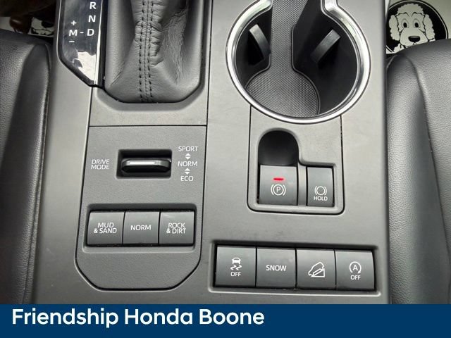 Used 2020 Toyota Highlander XLE AWD/4WD image 29