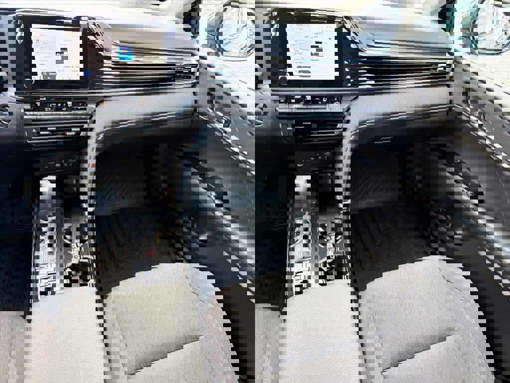 Used 2026 Toyota Camry LE w/ Convenience Package image 5