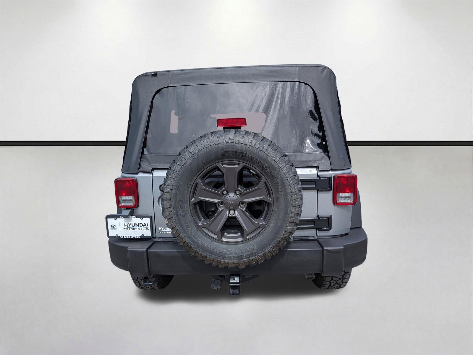 Used 2016 Jeep Wrangler Unlimited Sport w/ Connectivity Group AWD/4WD image 5