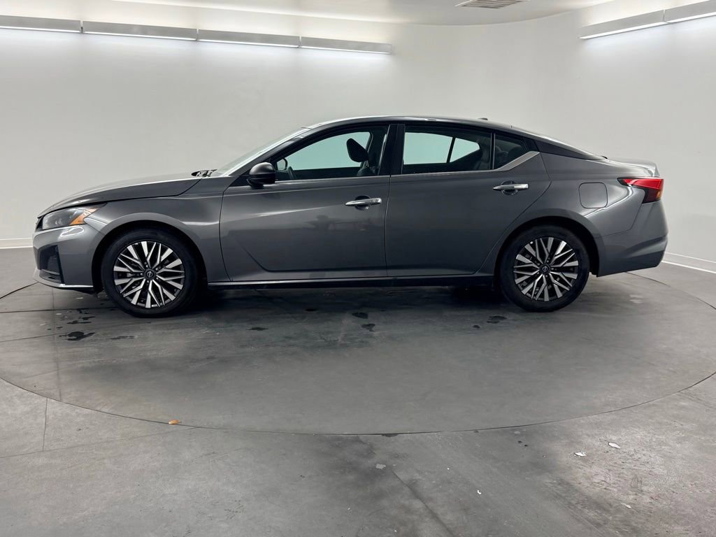 Used 2025 Nissan Altima 2.5 SV FWD image 5