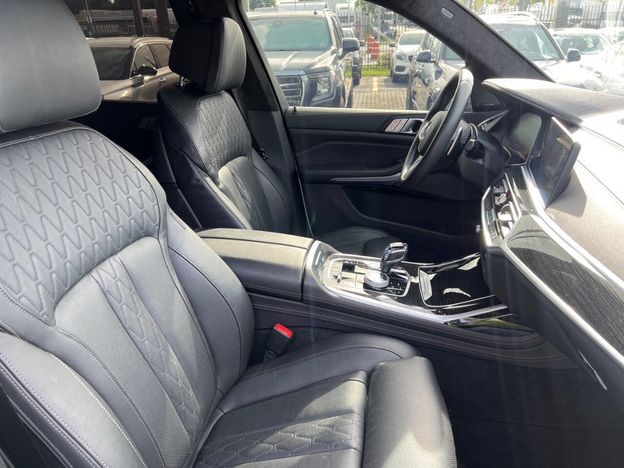 Used 2021 BMW X7 M50i w/ Dynamic Handling Package image 8