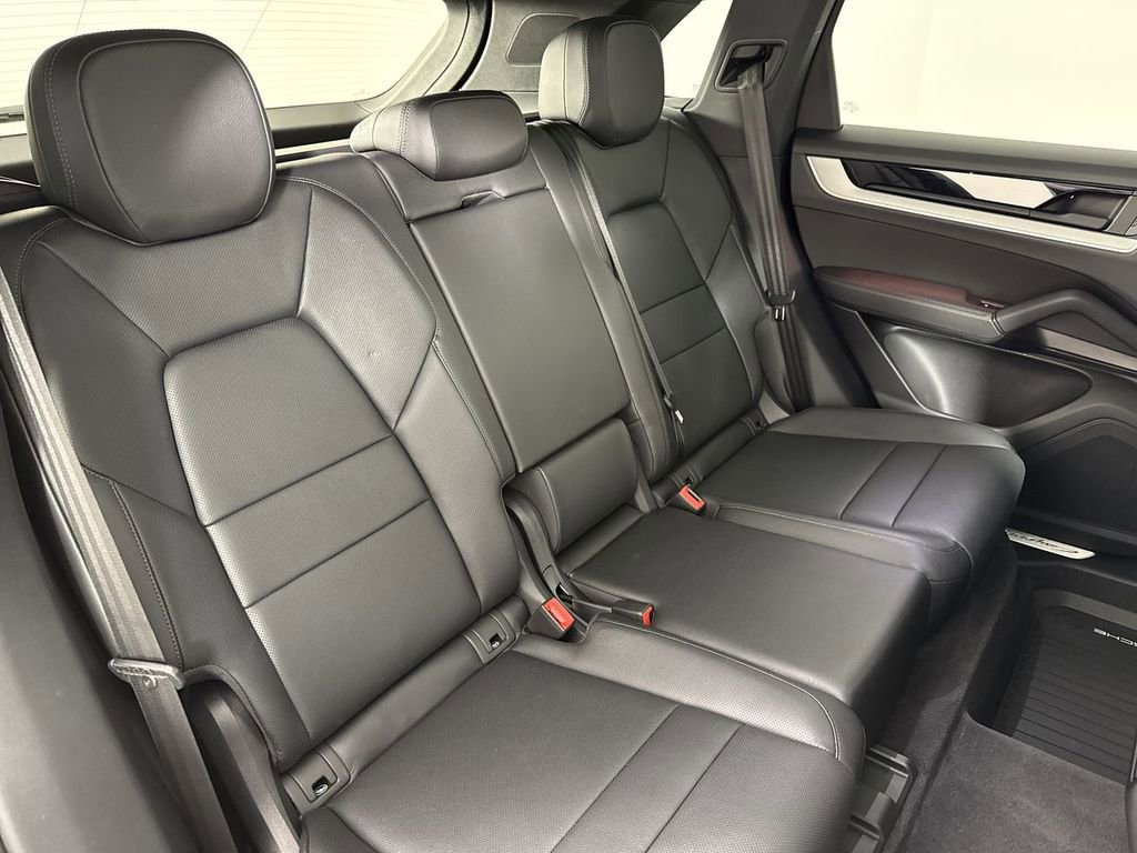 Certified 2025 Porsche Cayenne image 23