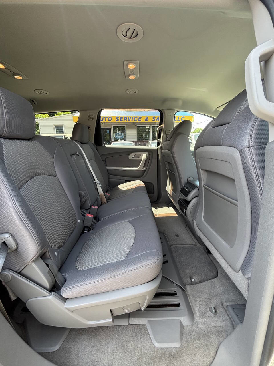 Used 2010 Chevrolet Traverse LS FWD image 21