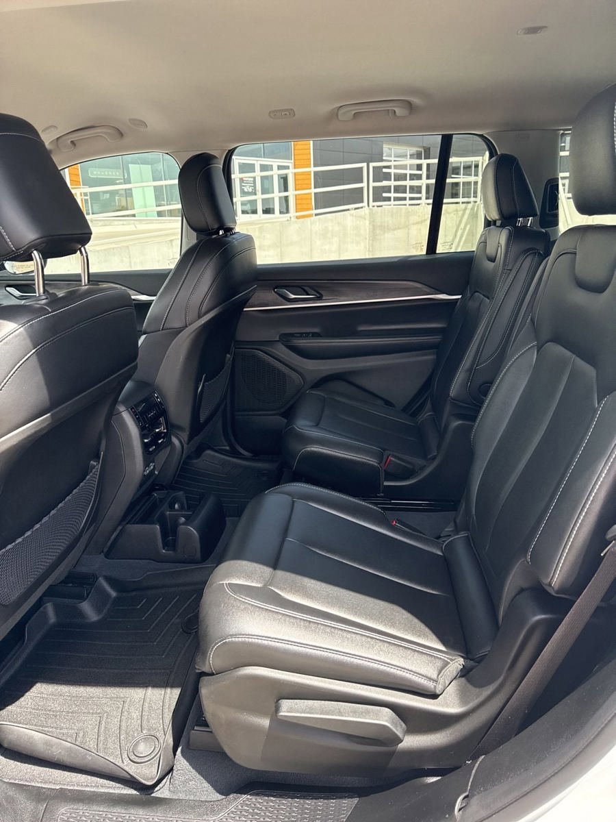 Used 2023 Jeep Grand Cherokee L Limited AWD/4WD image 16