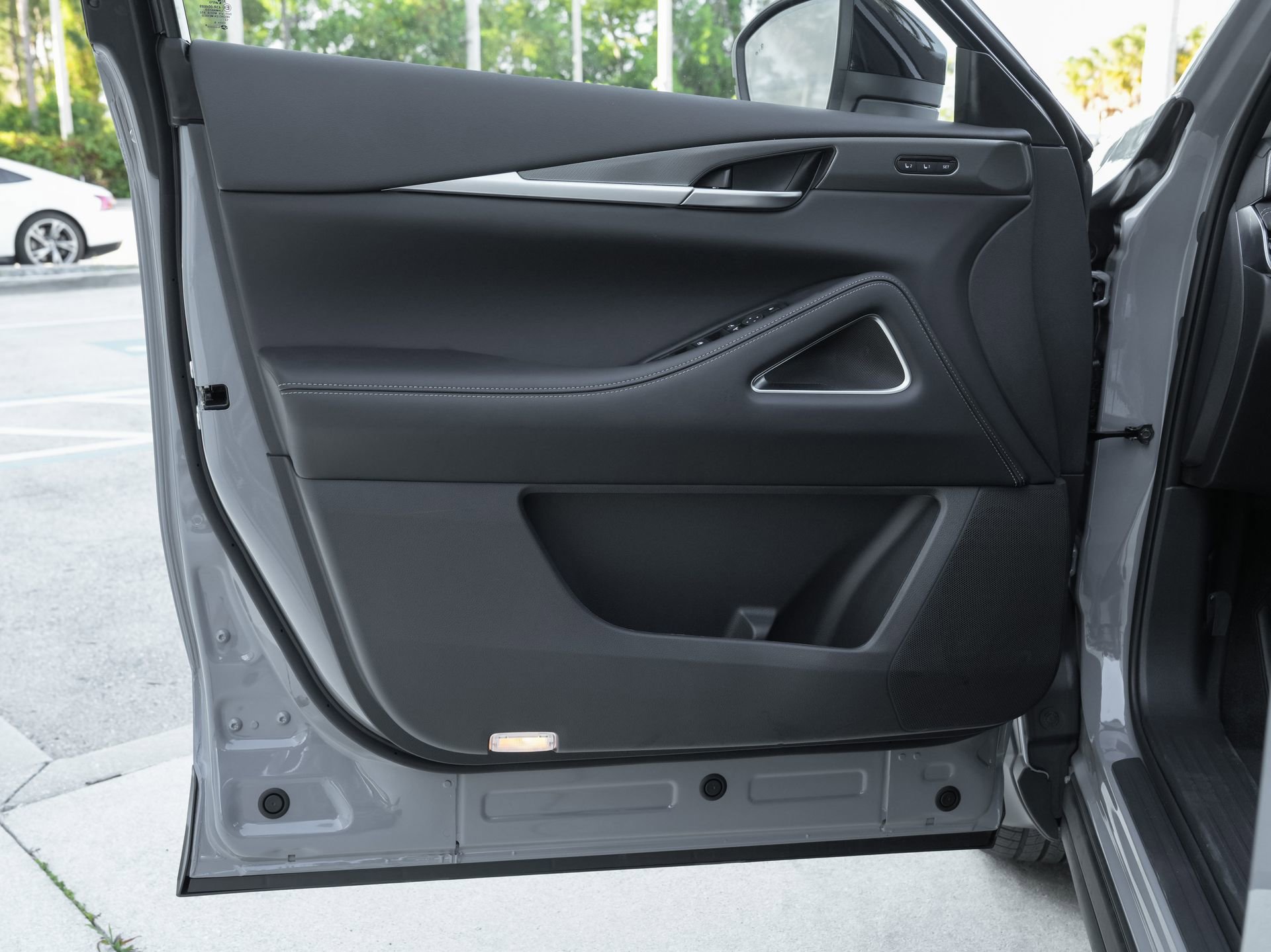 New 2027 INFINITI QX60 Luxe w/ Cargo Package FWD image 27