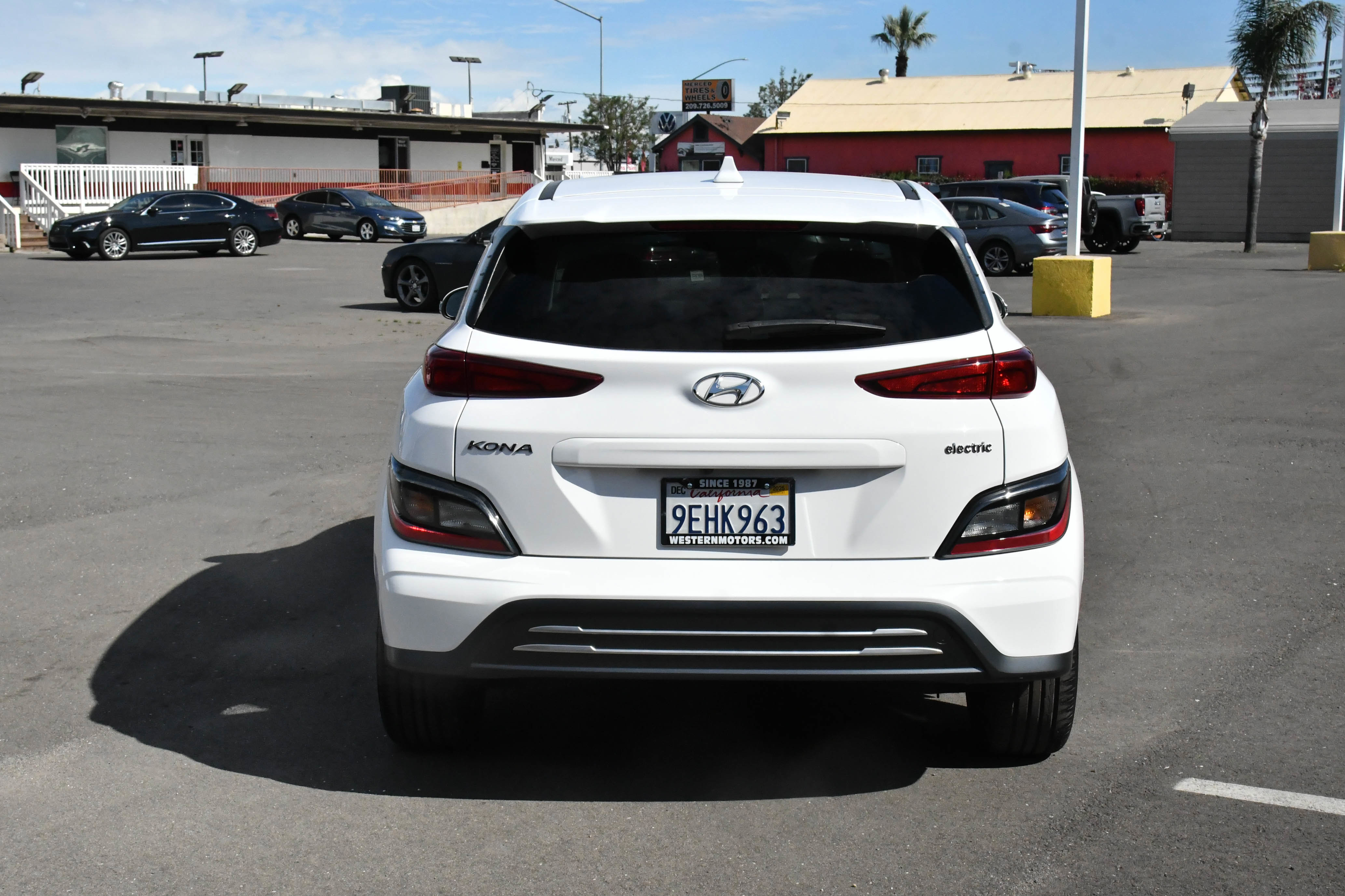 Used 2023 Hyundai Kona SE image 7