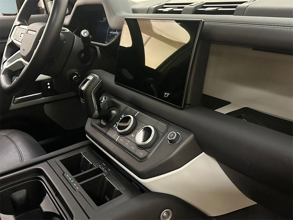 Used 2024 Land Rover Defender 130 S image 19