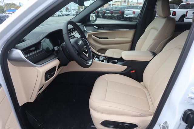 New 2025 Jeep Grand Cherokee L Limited w/ Trailer Tow Package image 7