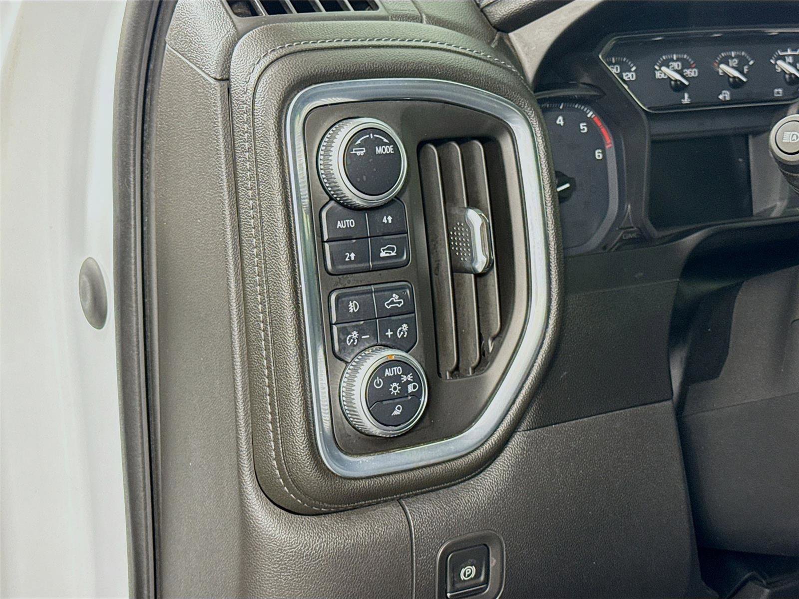 Used 2020 GMC Sierra 1500 SLT w/ Driver Alert Package II AWD/4WD image 7
