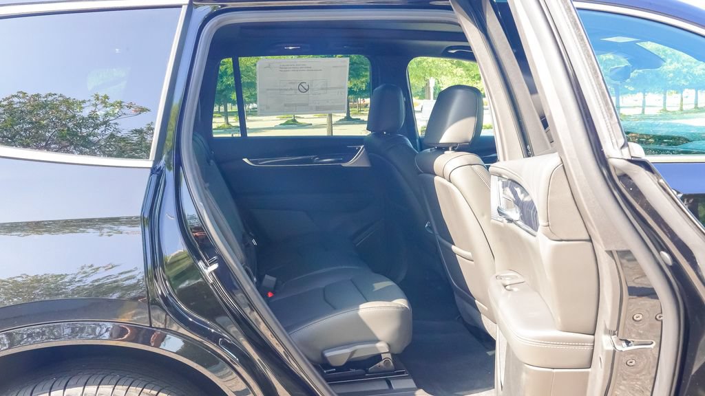 Used 2025 Cadillac XT6 Premium Luxury w/ Technology Package FWD image 13