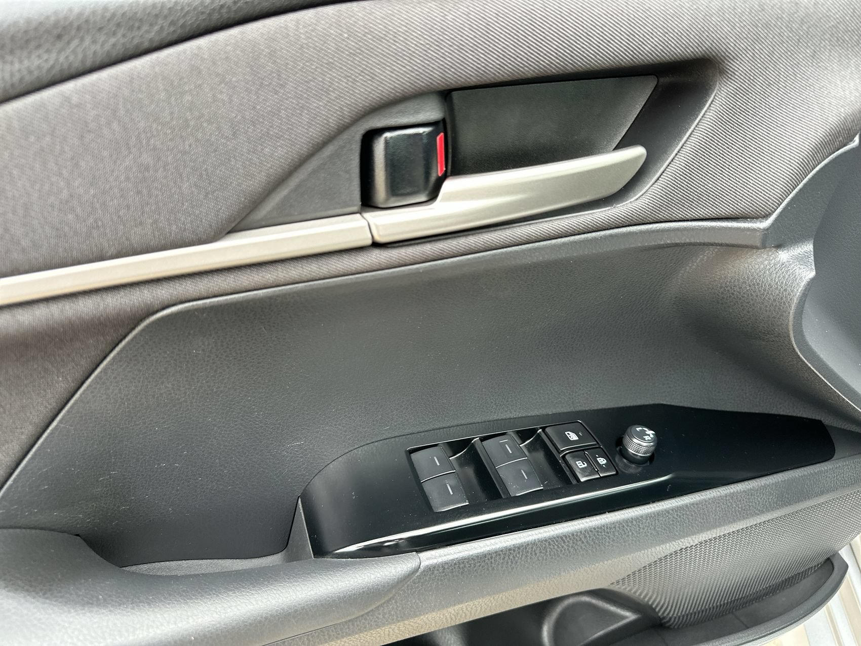 Used 2025 Toyota Camry LE FWD image 13