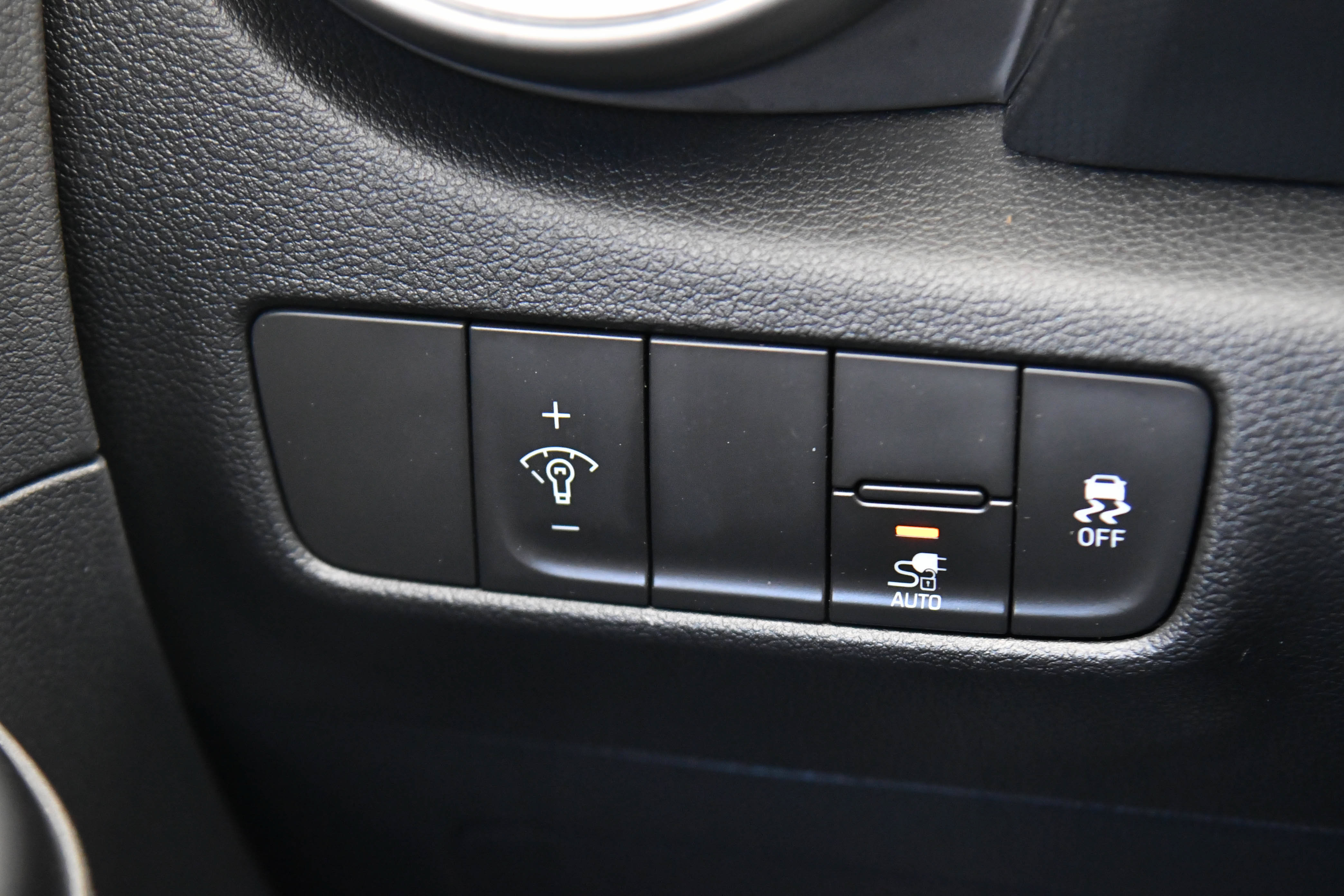 Used 2023 Hyundai Kona SE w/ Cargo Package FWD image 32