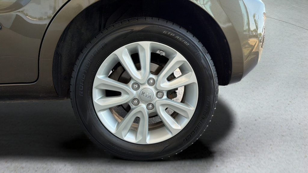 Used 2013 Kia Soul + w/ Audio Pkg FWD image 24