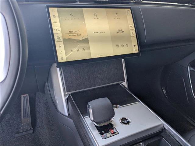 New 2025 Land Rover Range Rover SE image 12