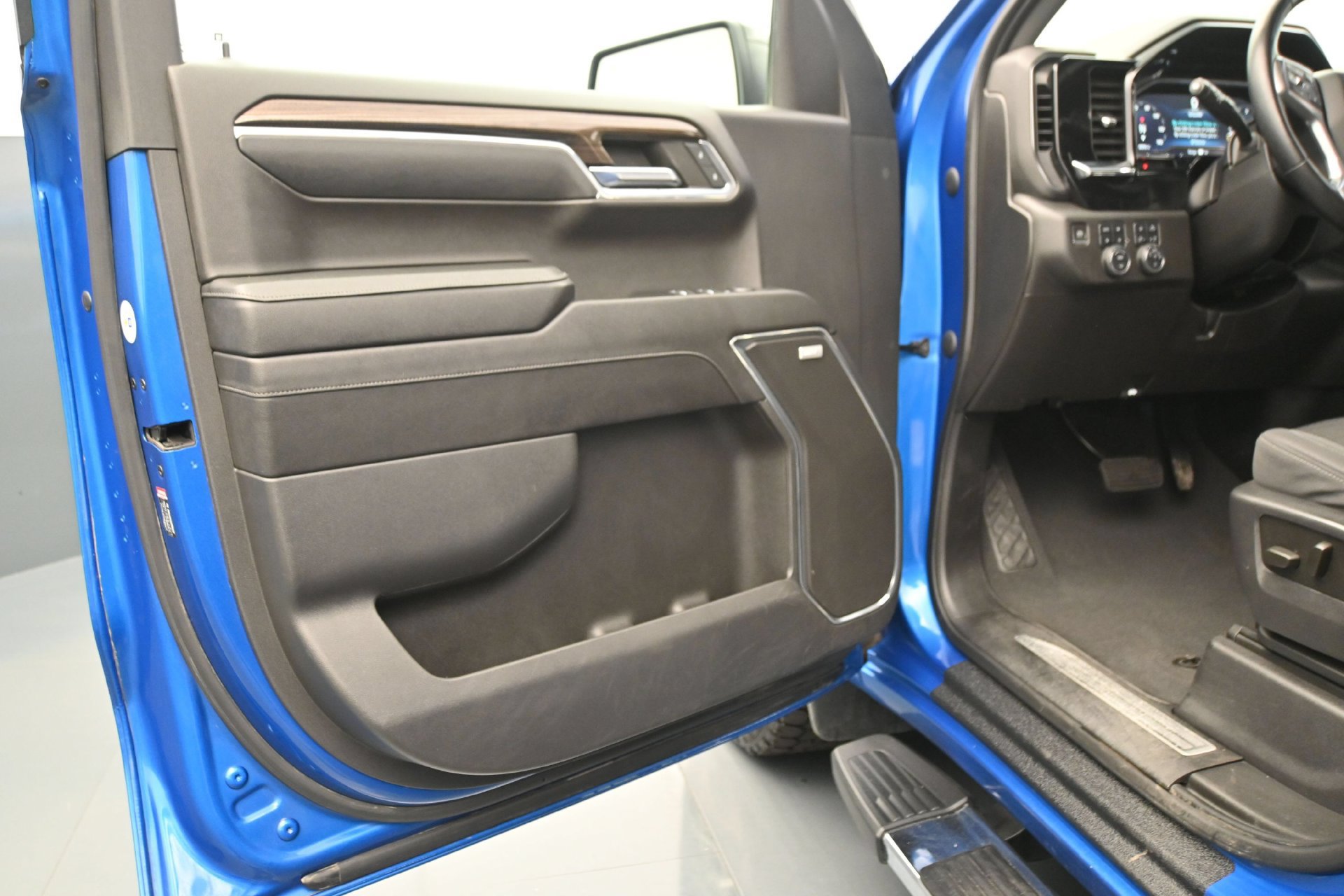 Used 2023 Chevrolet Silverado 1500 RST AWD/4WD image 17