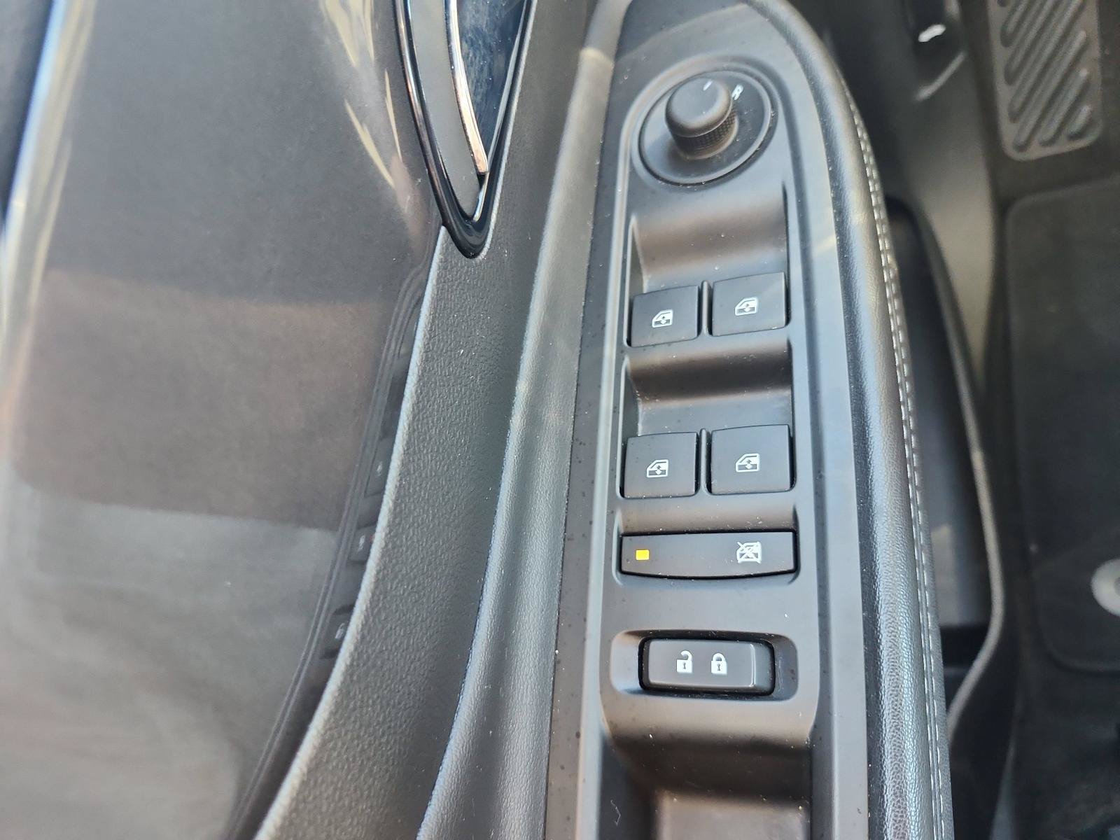 Used 2022 Buick Encore Preferred AWD/4WD image 17