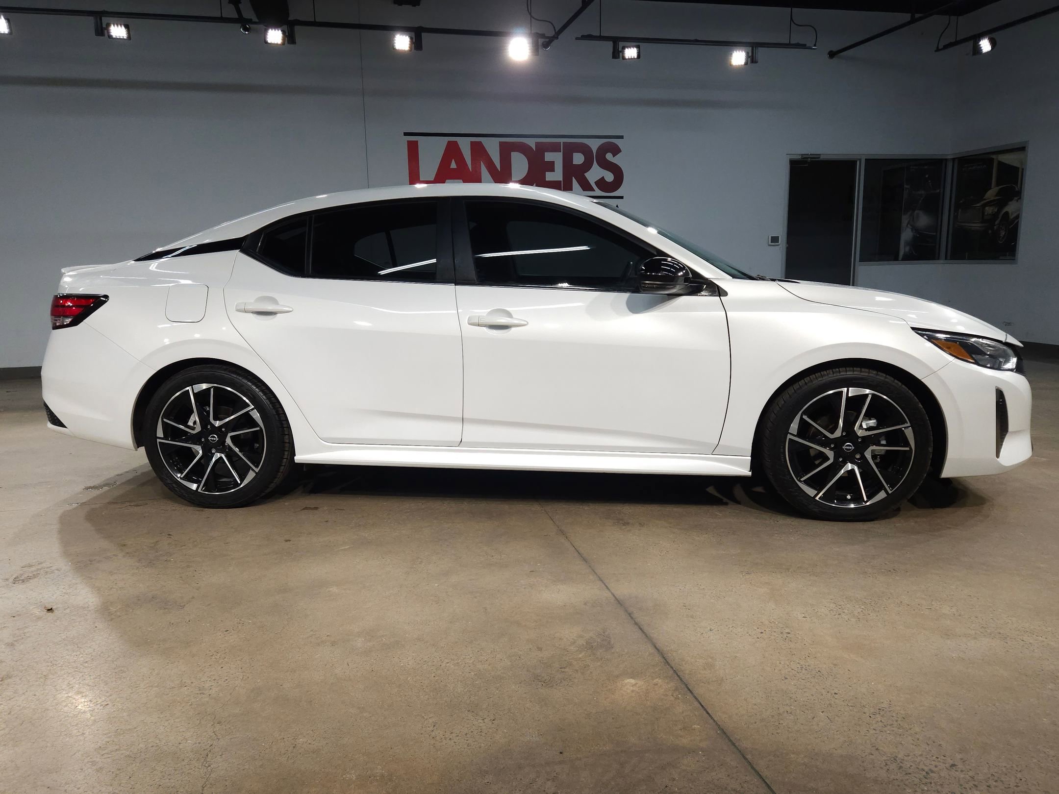 Used 2024 Nissan Sentra SR FWD image 8