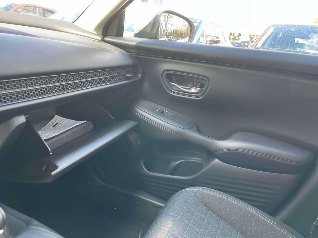 Certified 2024 Honda HR-V LX image 32