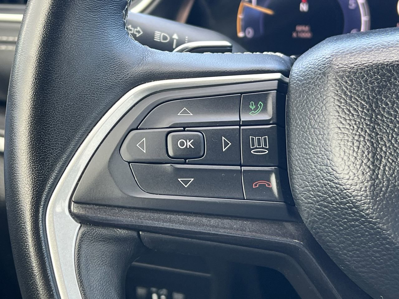 Used 2022 Jeep Grand Cherokee L Laredo image 15