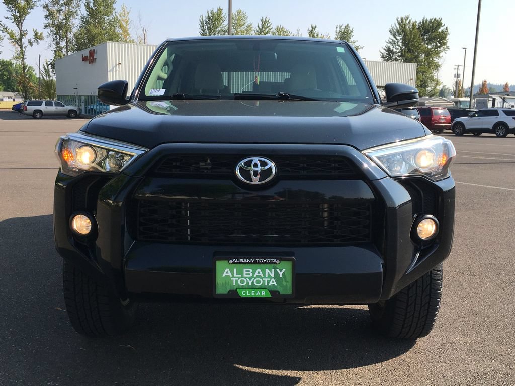 Used 2018 Toyota 4Runner SR5 AWD/4WD image 10