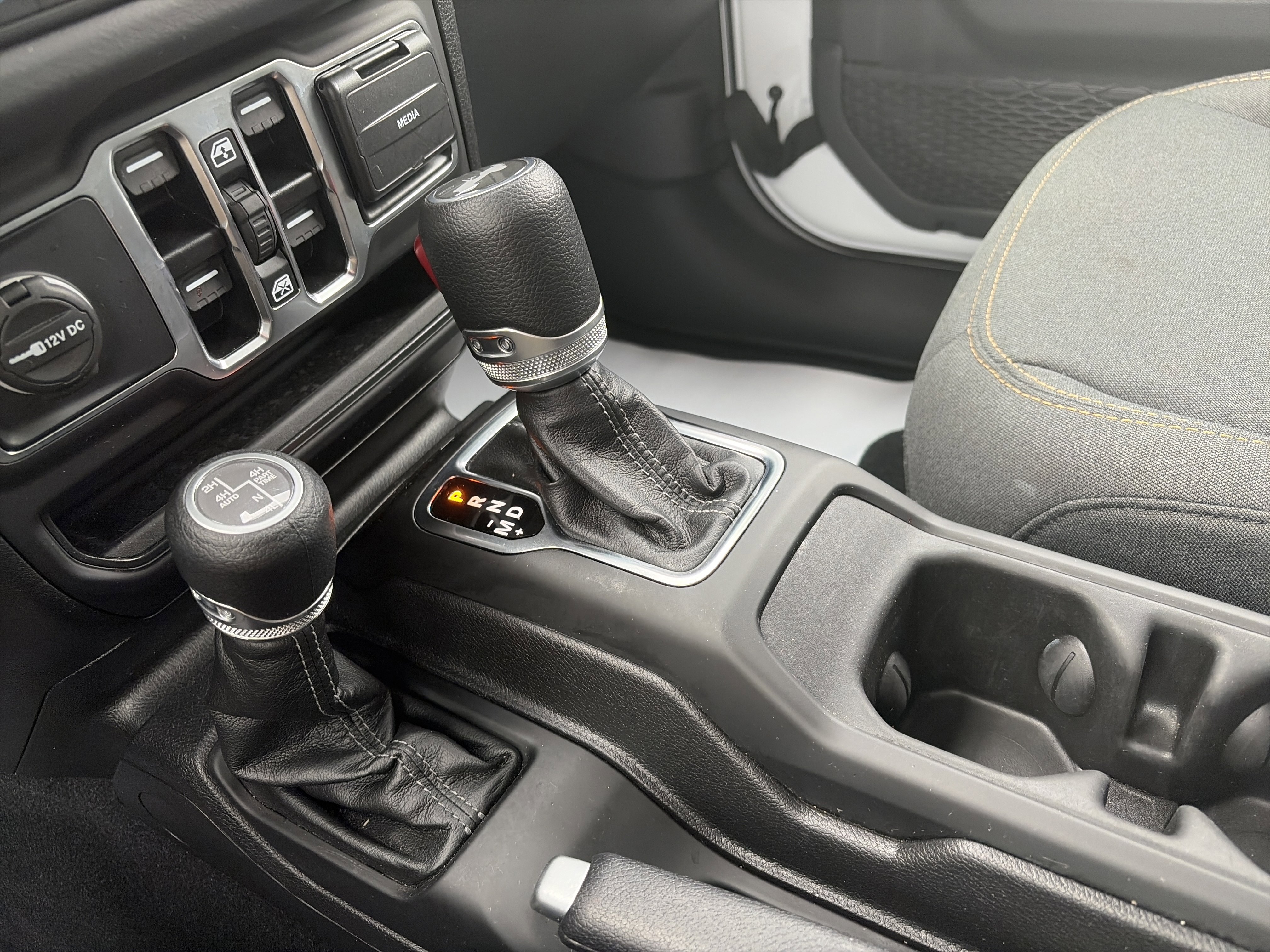 Used 2025 Jeep Wrangler Sahara w/ Safety Group AWD/4WD image 23