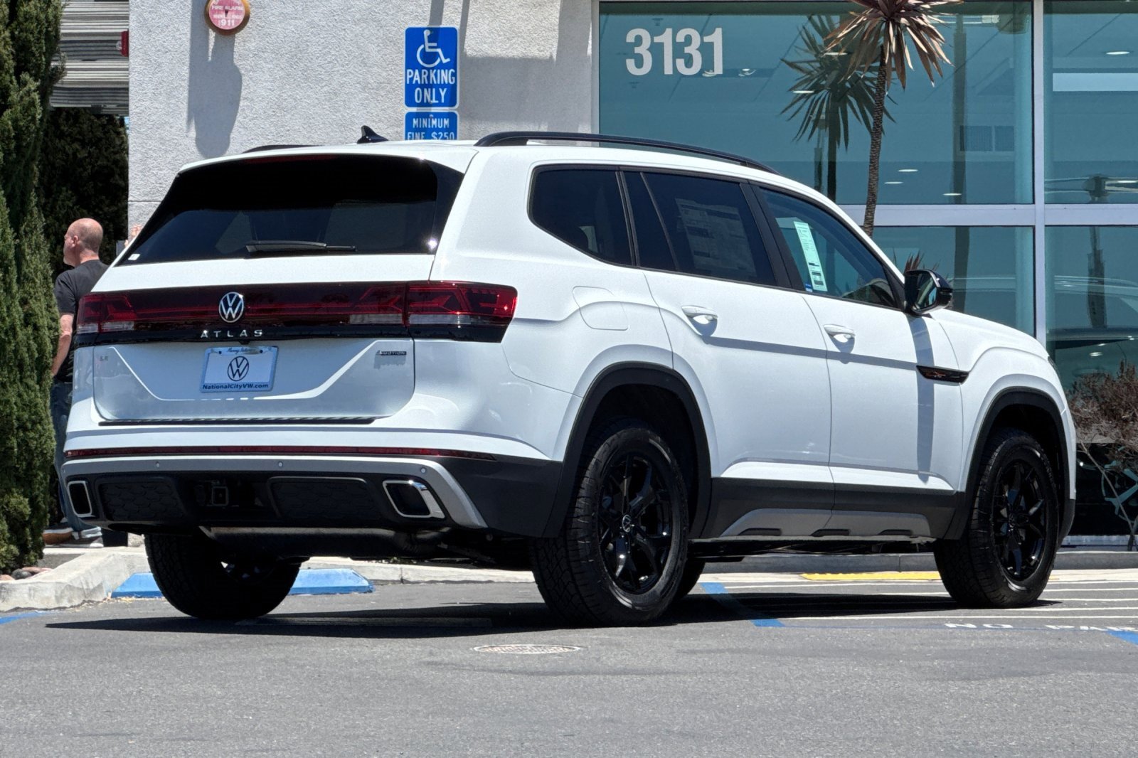 New 2025 Volkswagen Atlas Peak Edition SE image 5