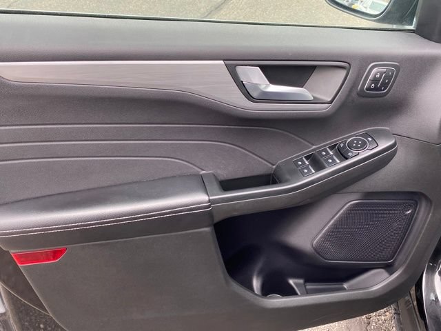 Used 2023 Ford Escape Platinum AWD/4WD image 16