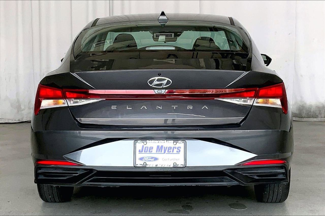 Used 2021 Hyundai Elantra SEL FWD image 3