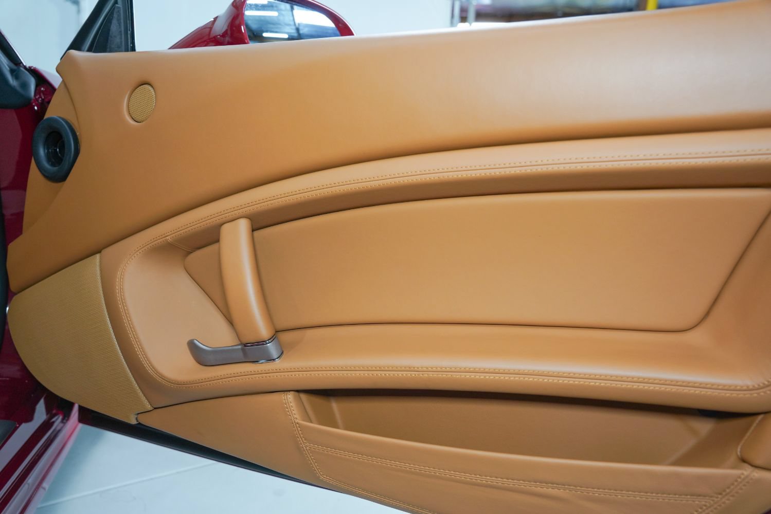 Used 2010 Ferrari California RWD image 33