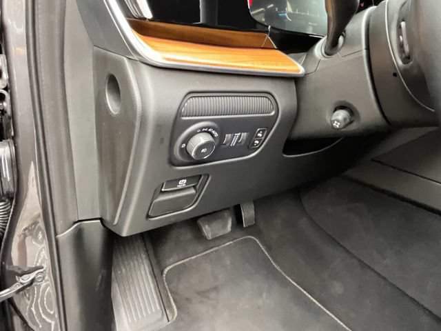 Used 2024 Jeep Grand Wagoneer L Series III AWD/4WD image 39