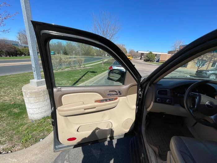 Used 2007 GMC Yukon XL SLT w/ SLT Preferred Equipment Group AWD/4WD image 22