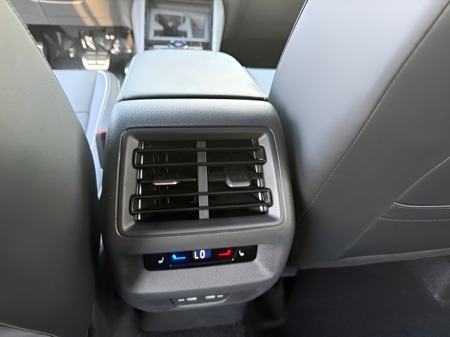 New 2026 Volkswagen Tiguan SEL R-Line AWD/4WD image 8
