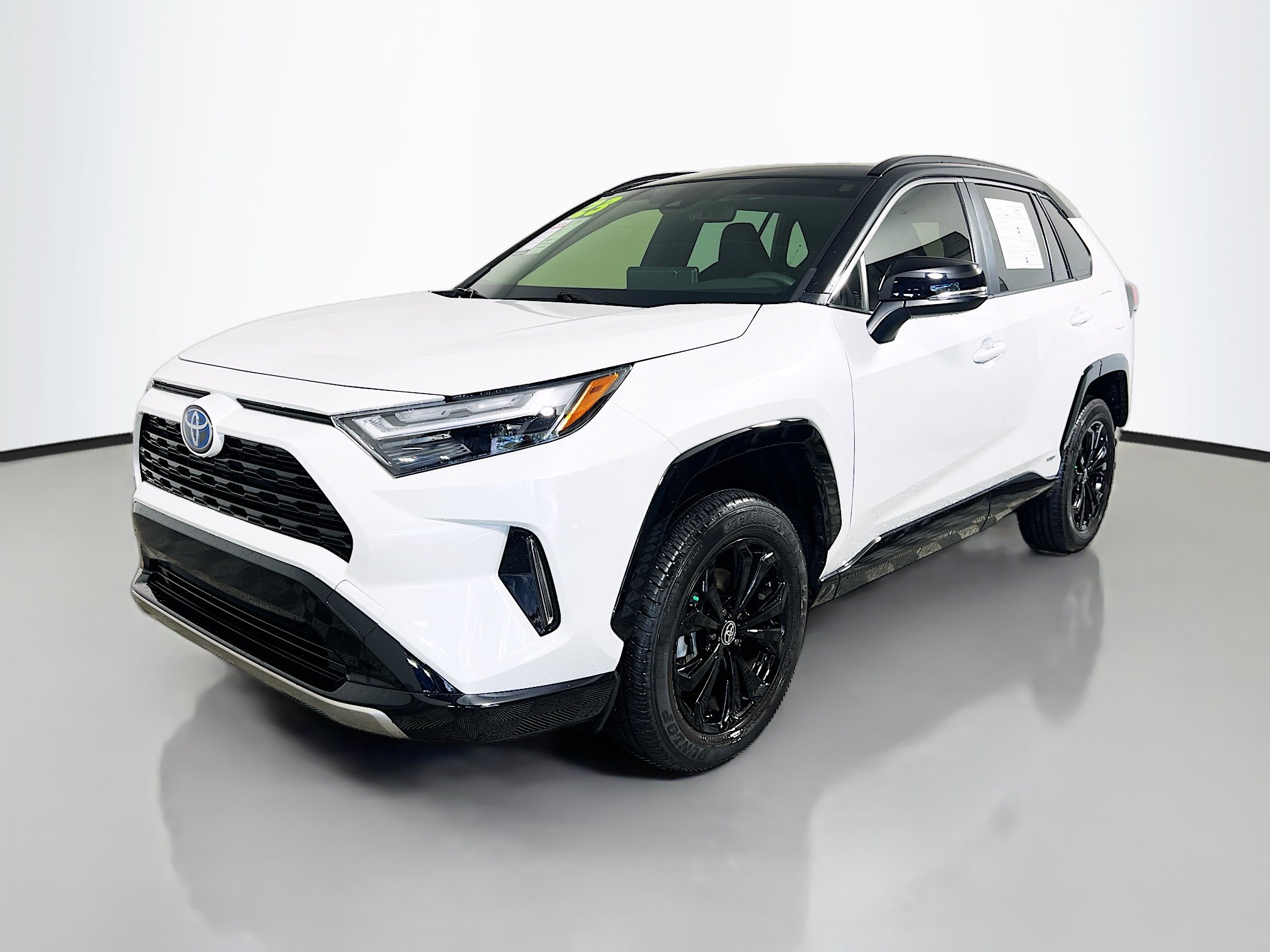 Used 2023 Toyota RAV4 XSE AWD/4WD image 10