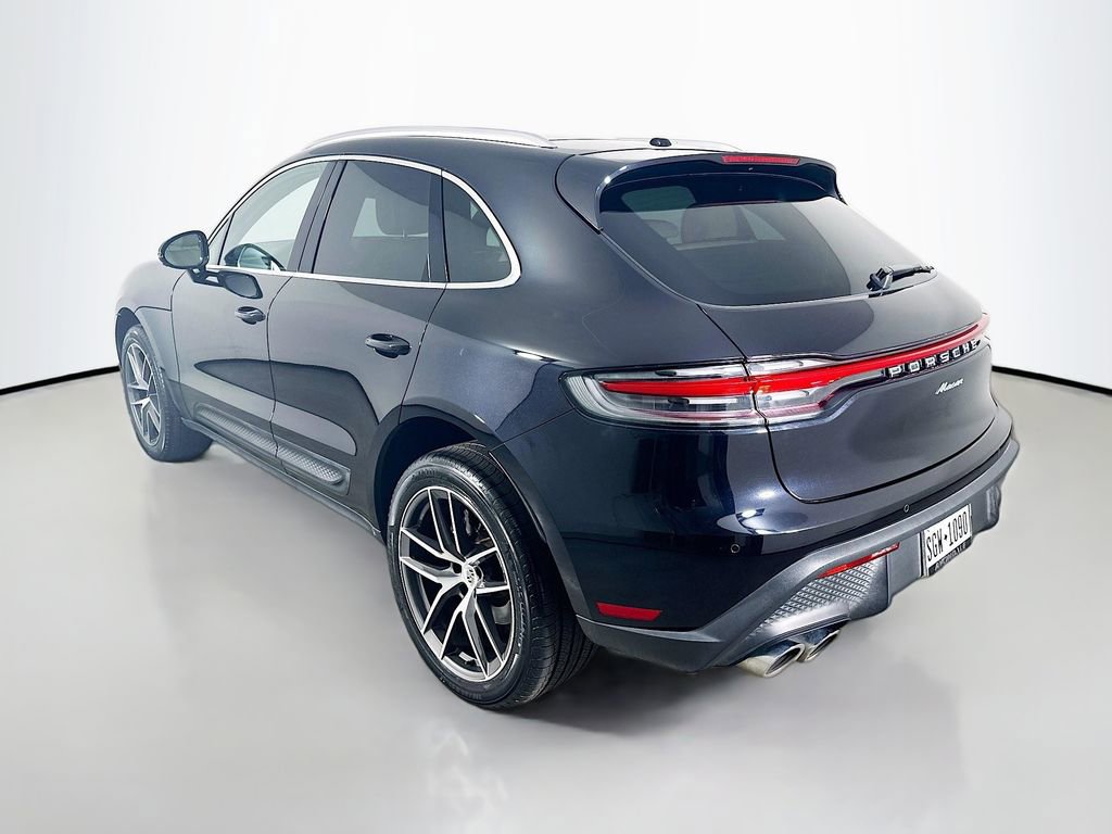 Certified 2022 Porsche Macan image 3