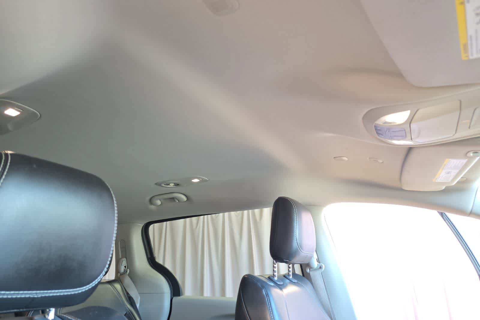 Used 2023 Chrysler Pacifica Touring-L FWD image 19