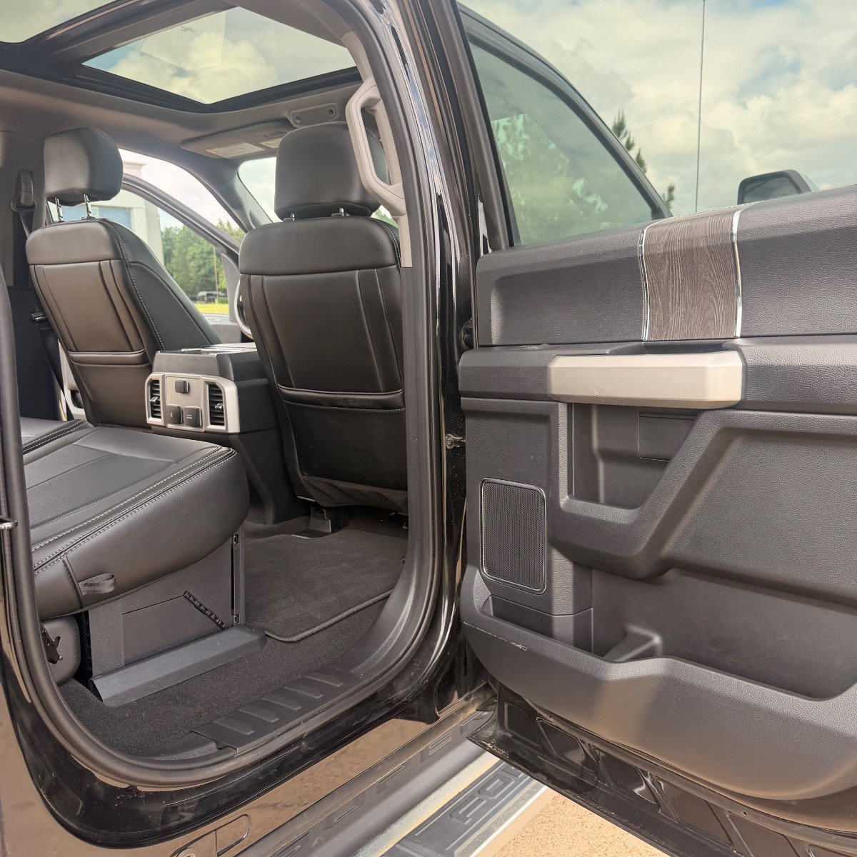 Used 2021 Ford F250 Lariat w/ Chrome Package AWD/4WD image 28