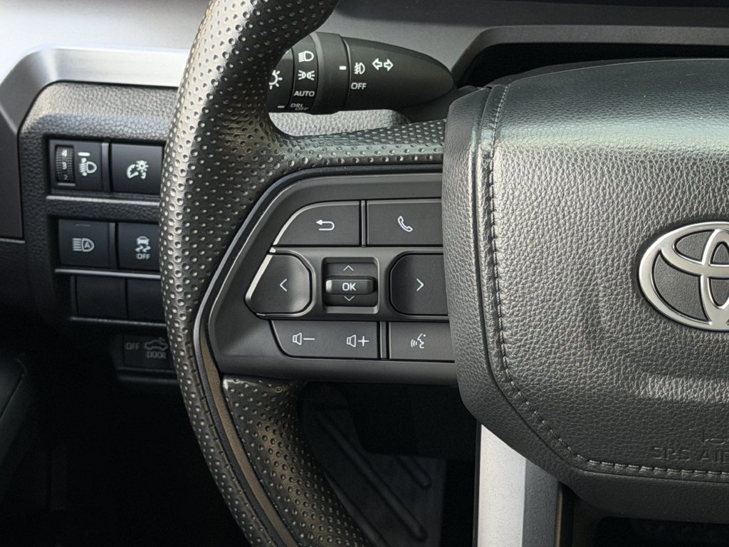 Used 2025 Toyota Tacoma SR5 AWD/4WD image 15