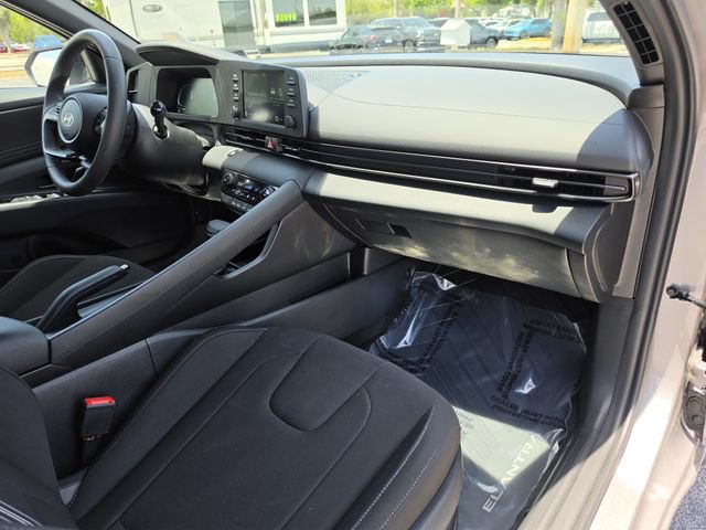 Used 2025 Hyundai Elantra Sport FWD image 13