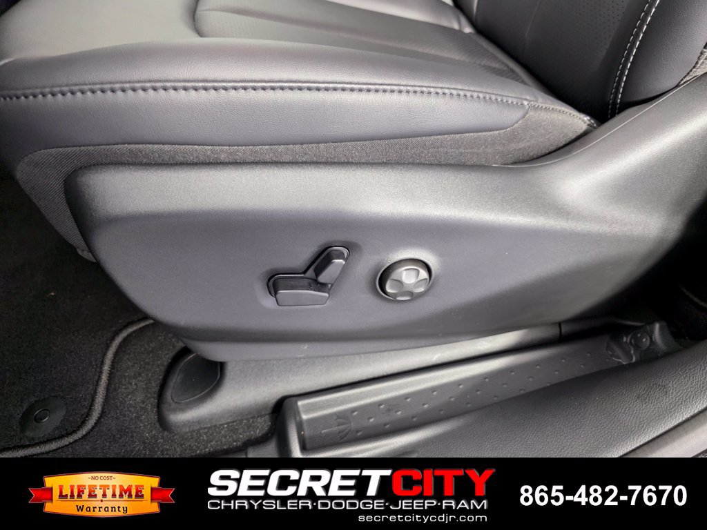 New 2026 Chrysler Voyager LX FWD image 15