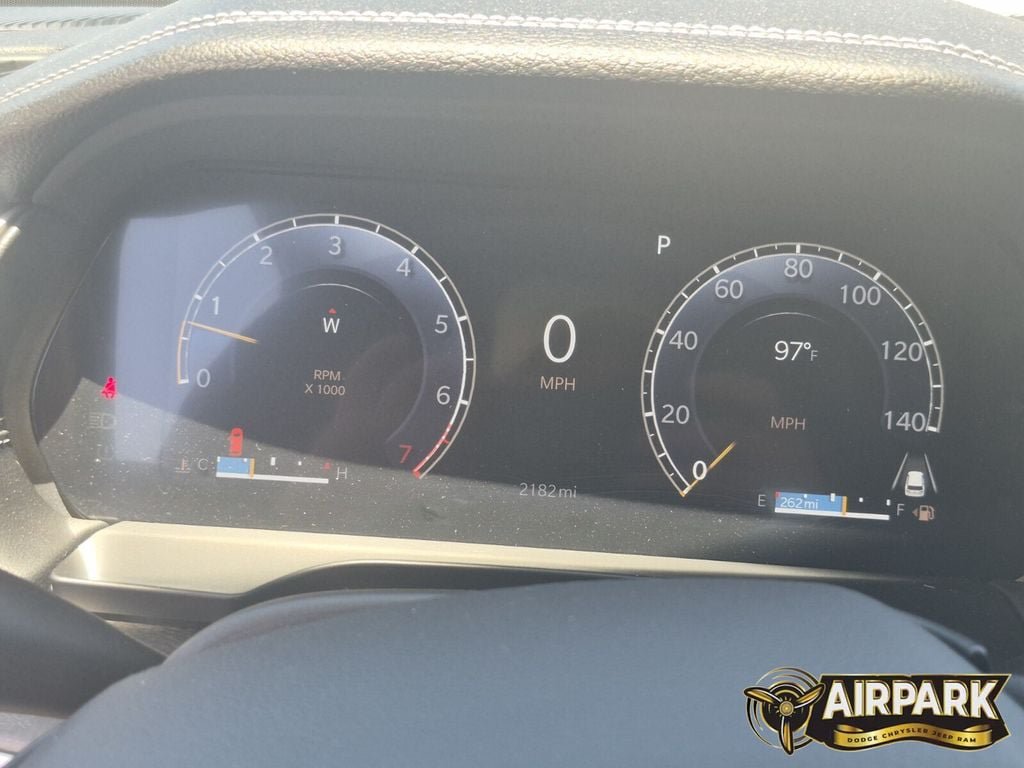 New 2025 Jeep Grand Cherokee Limited w/ Luxury Tech Group II RWD image 17