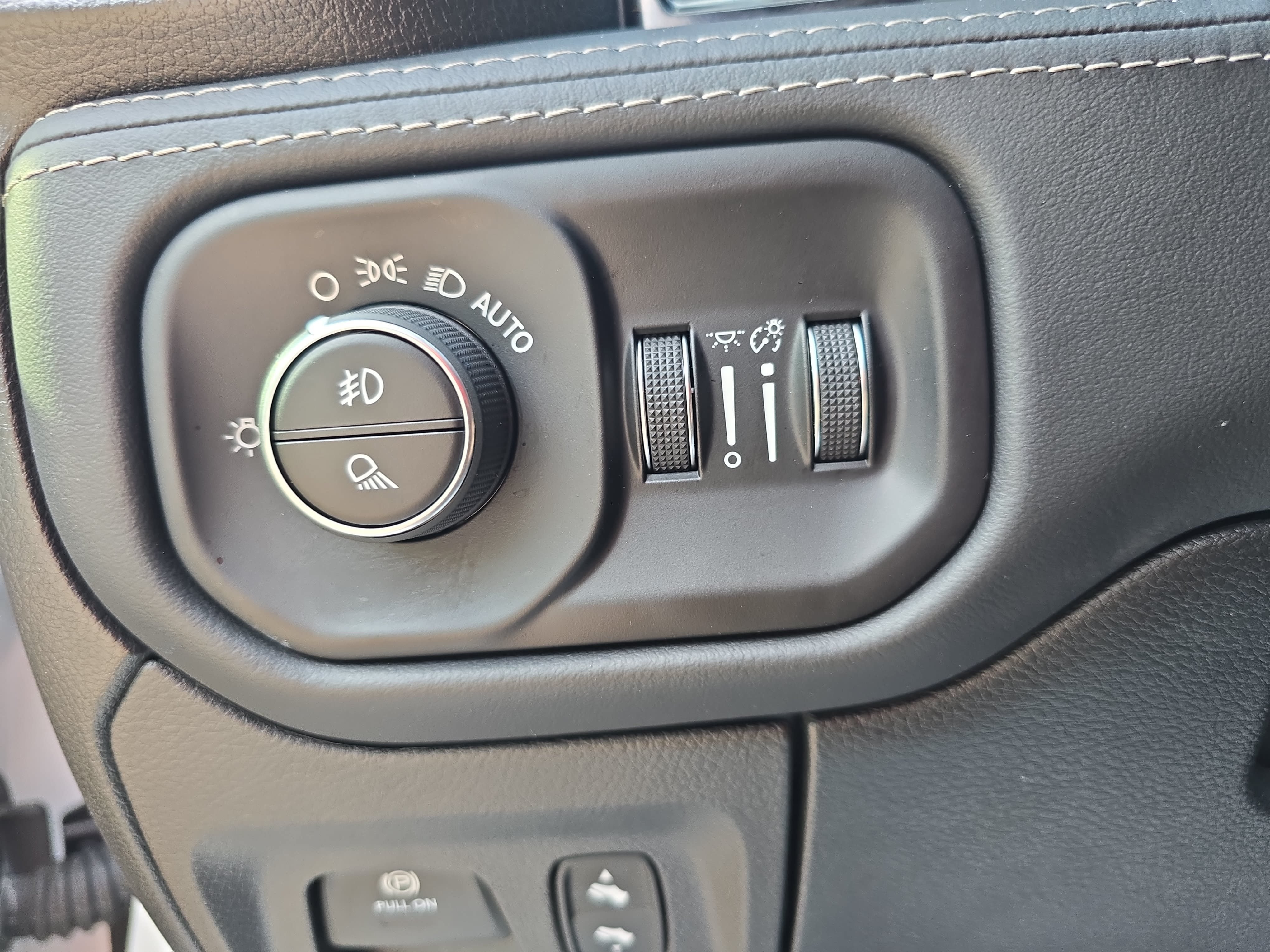 Used 2025 RAM 1500 Limited AWD/4WD image 25