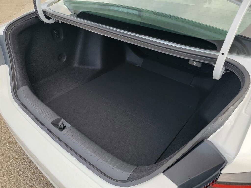 Used 2023 Honda Accord EX image 18